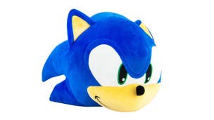 Toy brand Tomy has made a plush of Sonic's head