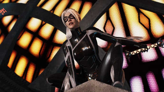 Spider-Man 2 Black Cat hockt vor Dr. Stranges Fenster