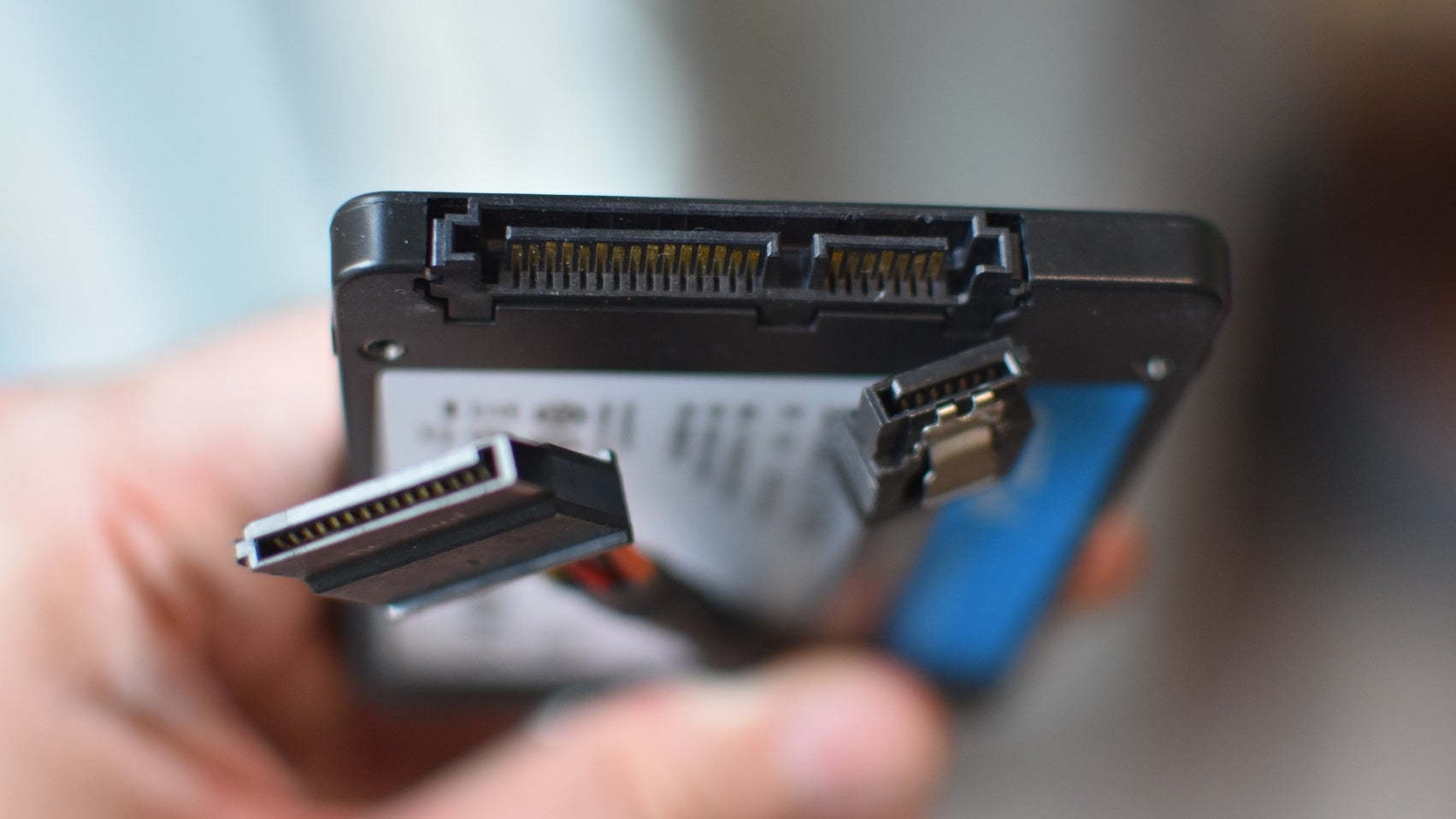 How to connect deals ssd to pc