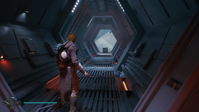 Cal camina por un corredor hexagonal en Nova Garon en Jedi: Survivor, y se dirige hacia un cofre al final del corredor.