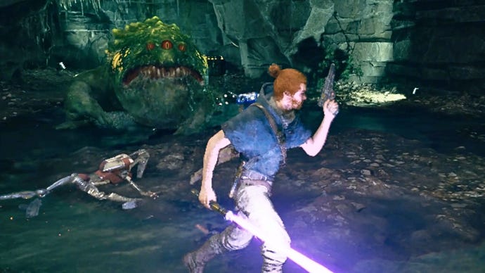 Cal Kestis sale corriendo de Star Wars Jedi: Survivor Spawn of Oggdo con un Blaster en la mano en la guarida de la criatura.