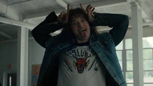 Eddie Munson (Joseph Quinn) mockingly holds his fingers in a "devil horn" shape while sticking his tongue out, making fun of his own satanic reputation. His t-shirt reads "Hellfire Club" and has a picture of a demon's face on it.