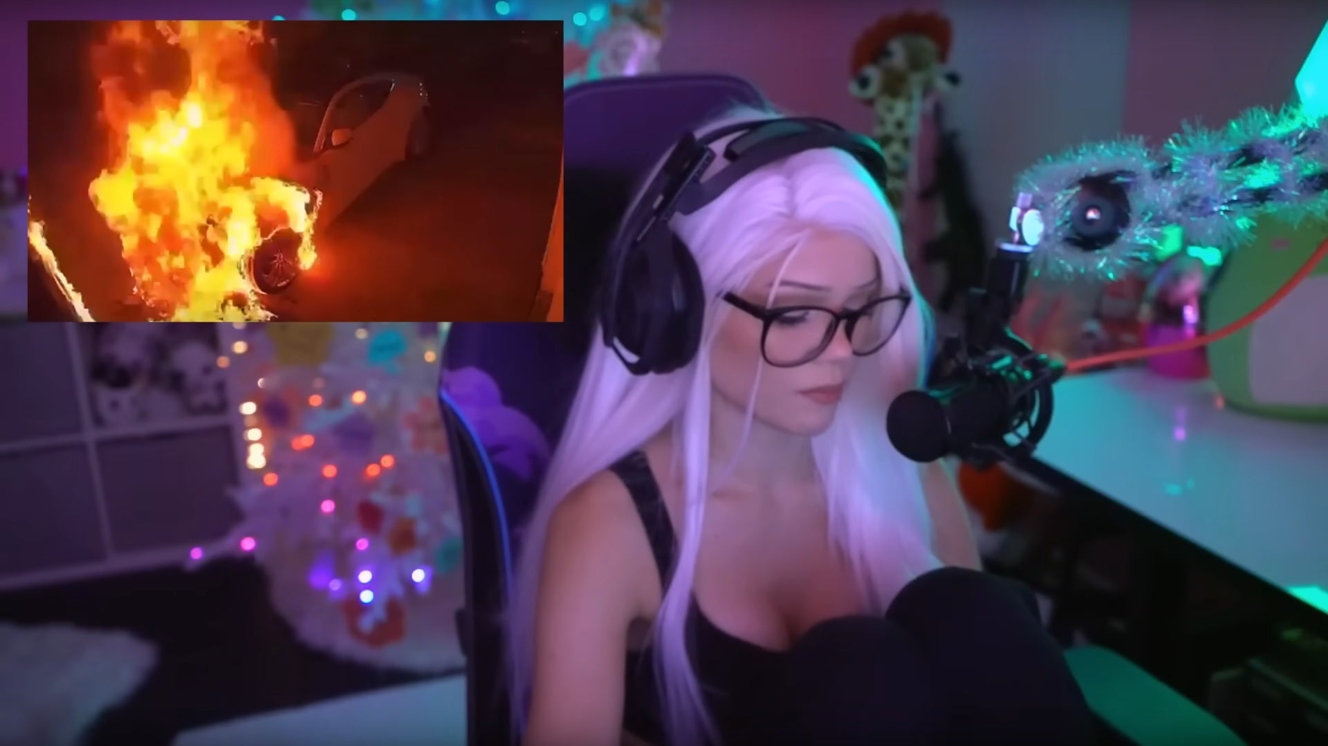 Obrazki dla Widz przebył tysiąc kilometrów, by podpalić samochód streamerki