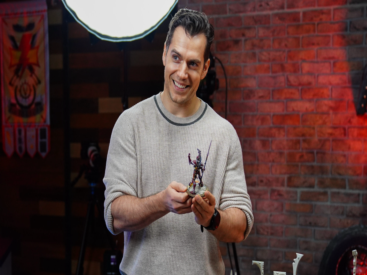 to Bring Warhammer 40,000 to the Screen, With Henry Cavill