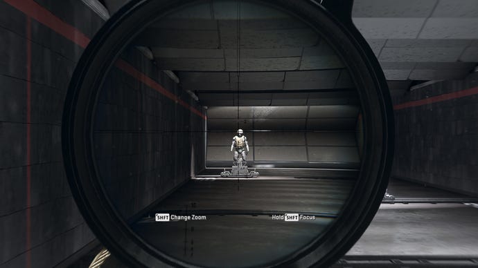 Pamuter ing Warzone 2.0 Tujuan ing latihan dummy nggunakake lampiran optik Corio 13x