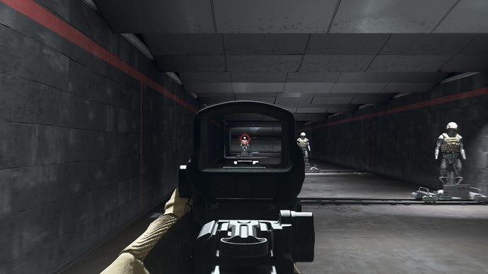 Pamuter ing warzone 2.0 Tujuan ing latihan dummy nggunakake lampiran optik corio Corio Enformer optik