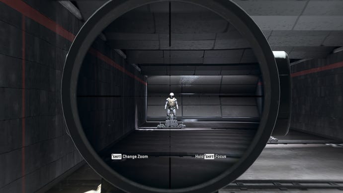 השחקן ב- Warzone 2.0 מכוון לדמה אימונים באמצעות קובץ המצורף של SP-X 80 6.6x אופטי