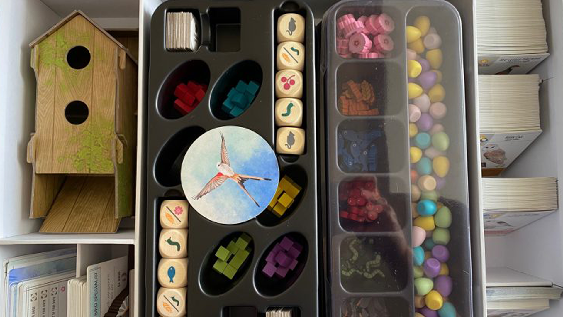 Wingspan Nesting Box can hold base game, European, Oceania and four