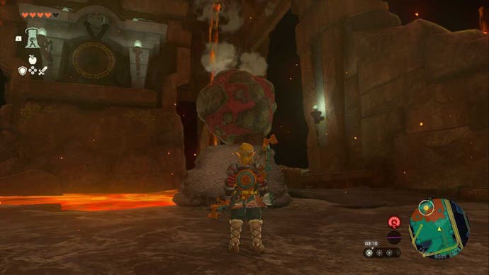 Zelda Totk, Link steht vor einer Rampe, die zu einem weiteren Felsbrocken führt, der Wasser in der Nähe des vierten Feuertempels Gong blockiert